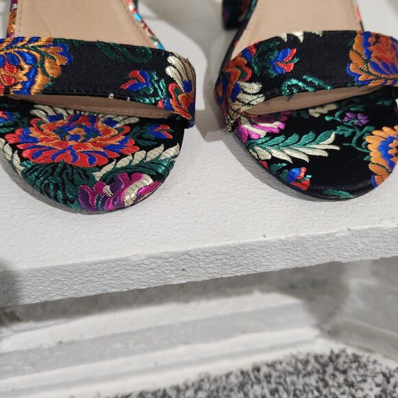 SILK EMBRODERED LOOK CHUNKY HEELS - Picture 5 of 7